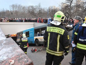 ДТП в Москве: автобус въехал в подземный переход